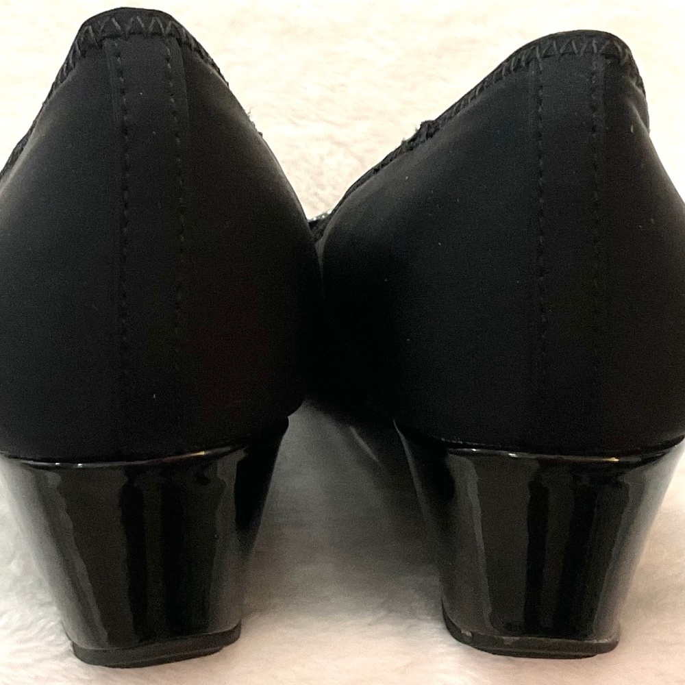 Bandolino Tuvonna Black Slip On Canvas and Patent Leather Wedge Heels Sz 8.5M - Picture 9 of 12